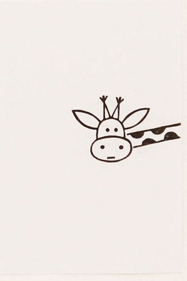 A cute simple giraffe drawing